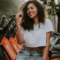 ilustrasi perempuan bahagia/Photo by Marcelo Chagas from Pexels