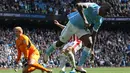 Pemain Manchester City, Kelechi Iheanacho, merayakan gol yang dicetaknya ke gawang Stoke City dalam laga Liga Inggris di Stadion Etihad, Manchester, Sabtu (23/4/2016). (AFP/Lindsey Parnaby)