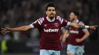 Saat Liga Inggris 2023/2024 baru memasuki pekan pembuka, Manchester City harus kehilangan gelandang andalan mereka, Kevin De Bruyne yang mengalami cedera serius. Dalam laga kontra Burnley, KDB ditarik keluar pada menit ke-23 setelah cederanya kambuh. Dengan masa pemulihan yang diperkirakan akan memakan waktu lama, The Citizens pun dikabarkan segera mencari alternatif pengganti Kevin De Bruyne. Empat gelandang berikut mungkin bisa jadi pertimbangan. (AFP/Ben Stansall)
