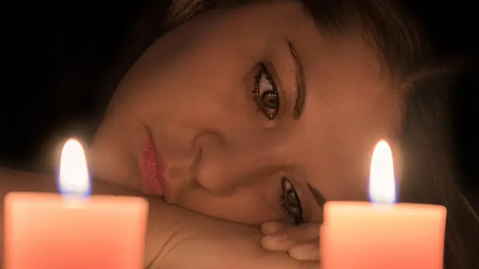 Ilustrasi Wanita Sedih