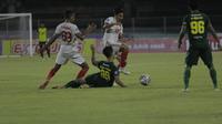 Duel Persebaya Surabaya vs PSM Makassar dalam laga pekan ke-19 BRI Liga 1 2021/2022 yang digelar di Stadion Ngurah Rai, Denpasar, Jumat (14/1/2022). (Bola.com/Abdi Satria)