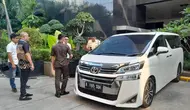 Putra anak mantan Menteri Pertanian (Mentan) Syahrul Yasin Limpo (SYL) Kemal Redindo juga turut menyerahkan langsung mobil Toyota Vellfire milik ayahnya kepada penyidik KPK.