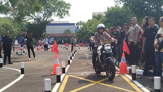 Kegiatan Launching Surat Izin Mengemudi (SIM) C1 bagi pemotor bermesin 250 cc hingga 500 cc.