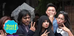 Setelah menikah dengan Mayky Wongkar, Ria Irawan lebih mengontrol dirinya soal menutup aurat. Bahkan ia mempertimbangkan pekerjaan yang membuatnya harus membuka aurat. 