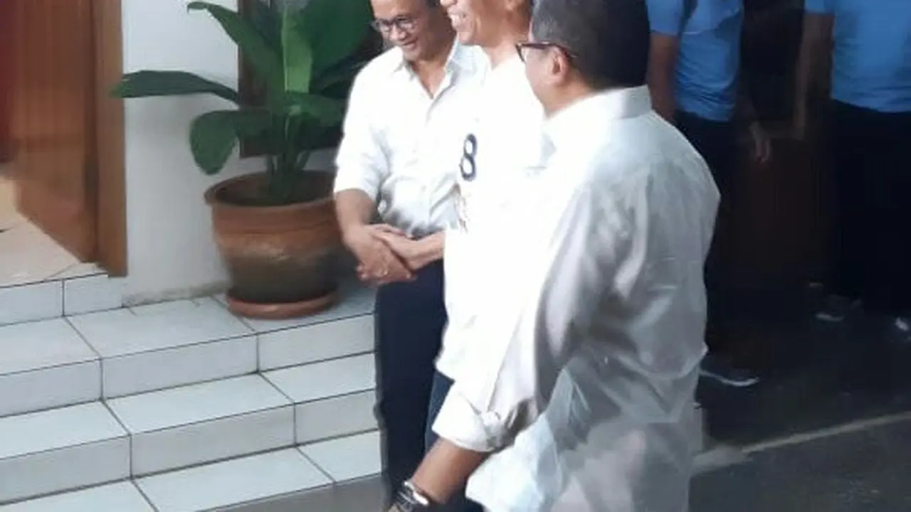 Jokowi datang ke rapat para sekjen bahas tim pemenangan. ©2018 Merdeka.com