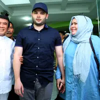 "Saya menyatakan bersyukur, alhamdulillah bahwa hari ini Ridho telah dinyatakan pulih dari rehabilitasi dan diperkenankan kembali ke rumah," kata Rhoma Irama di RSKO Cibubur, Jakarta Timur, Kamis (25/1/2018). (Nurwahyunan/Bintang.com)