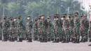 Prajurit TNI saat melakukan apel pasukan pengamanan di Monas, Jakarta, Senin (19/7/2021). Pengamanan tersebut dilakukan untuk menjaga Hari Raya Idul Adha 1442 Hijriah dimasa pandemi Covid-19 saat PPKM Darurat. (Liputan6.com/Angga Yuniar)