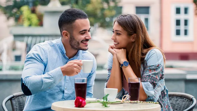 pasangan cinta bahagia romantis