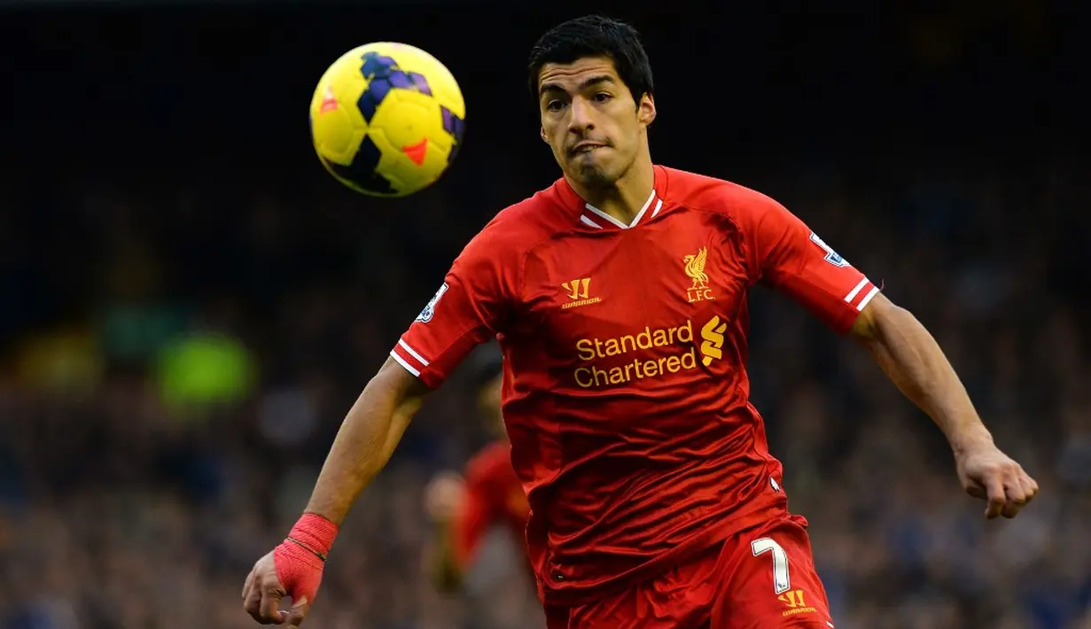 3. Luis Suarez - Menjadi pemain terbaik di Ajax berimbas kepada banyaknya tawaran dari klub papan atas eropa. Liverpool beruntung mendapatkan tanda tangan bomber timnas Uruguay tersebut pada musim 2010/11. (AFP/Paul Ellis)