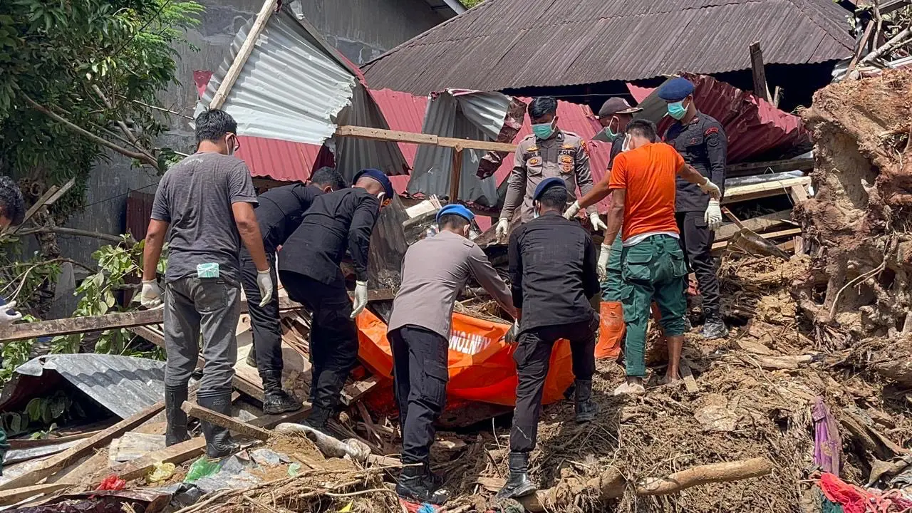 Pencarian korban longsor di Sibolga
