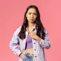 Ilustrasi permpuan iri/copyrightshutterstock/Mix and Match Studio