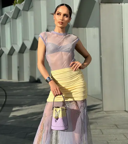 Jojalar oz pussies ustida kamming rasmlari