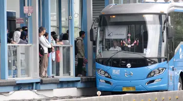 Bus tambahan akan dioperasikan di rute 'gemuk'. Seperti koridor 1 Blok M - Kota dan koridor 5 Ancol - Kampung Melayu.