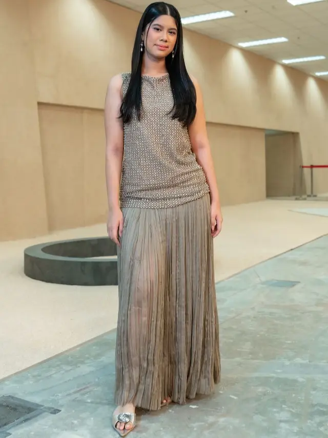 Almira Yudhoyono saat Dampingi Sang Ibundanya Annisa Pohan Hadir di Fashion Show. [@annisayudhoyono]