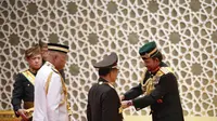 Kapolri Jenderal Tito Karnavian menerima  penghargaan Bintang Kebesaran Negara Brunei Darussalam 'Darjah Paduka Keberanian Laila Terbilang Yang Amat Gemilang Darjah Pertama', dari Kesultanan Brunei (Liputan6.com/Dok. Polri).