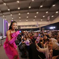 Yura Yunita di panggung Fimela Day 2023. [Foto: Daniel Kampua/Fimela]