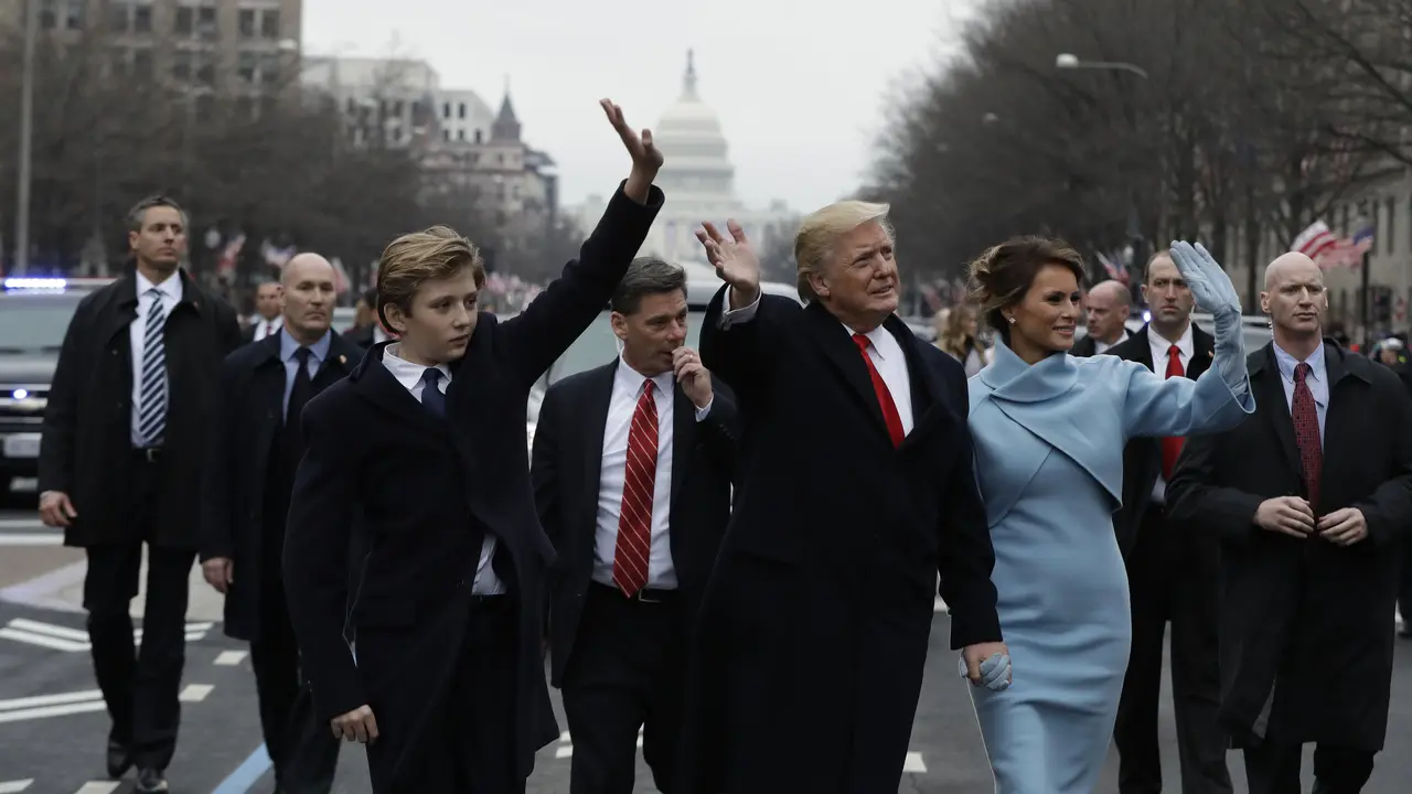 Momen Canggung Barron Trump Saat Pelantikan Presiden AS