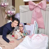 Dikenal penggemar Hermes, intip gaya mahal Syahrini saat momong Princess R [@princessyahrini].