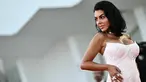 Georgina Rodríguez berpose untuk fotografer saat kedatangannya untuk pemutaran perdana film 'Queer' pada Festival Film Venice ke-81 di Venice Lido, Selasa (3/9/2024). (Marco BERTORELLO / AFP)