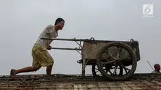 Tao terkenal dan viral di media sosial, hampir 800.000 orang menonton unggahan video saat ia bekerja.