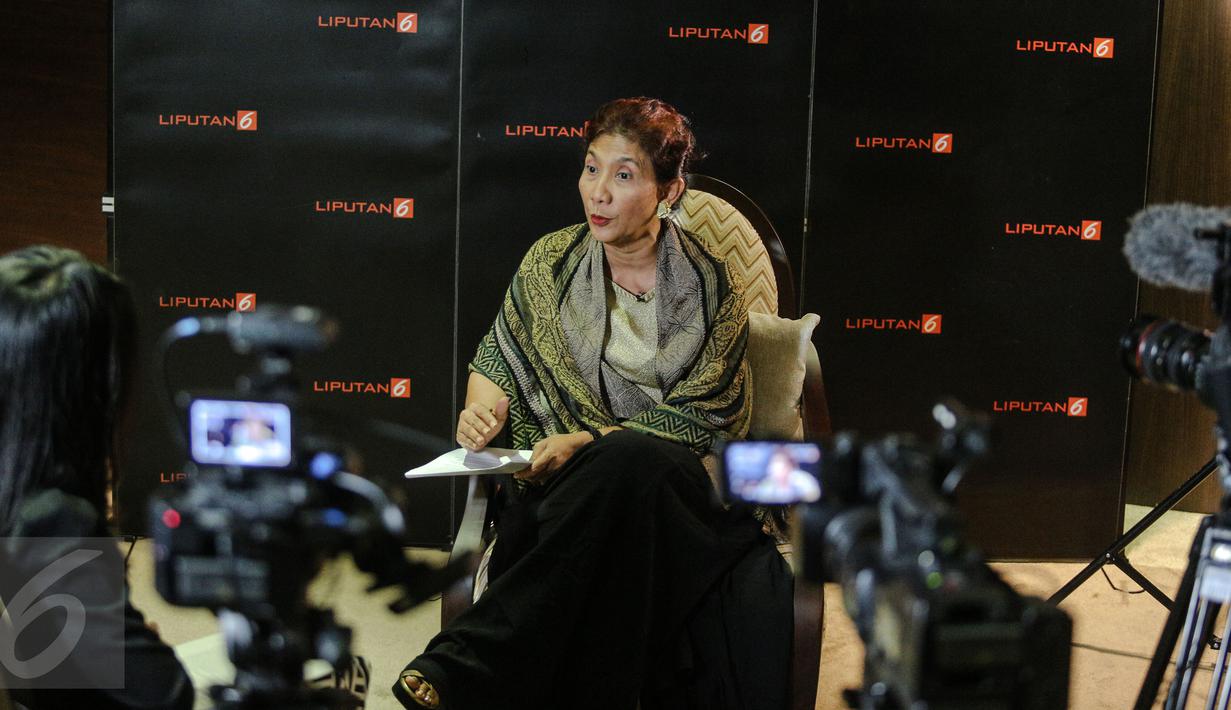 Menteri Kelautan dan Perikanan Susi Pudjiastuti ketika melakukan wawancara eksklusif dengan tim Liputan6.com, di kantor Kementerian Kelautan dan Perikanan, Jakarta, Kamis (25/6/2015). (Liputan6.com/Faizal Fanani)