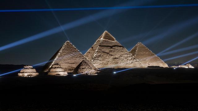 8 Potret Gaya Duo Ganteng Sehun EXO -Cha Eun Woo ASTRO di Acara Dior Men Fall 2023 Mesir