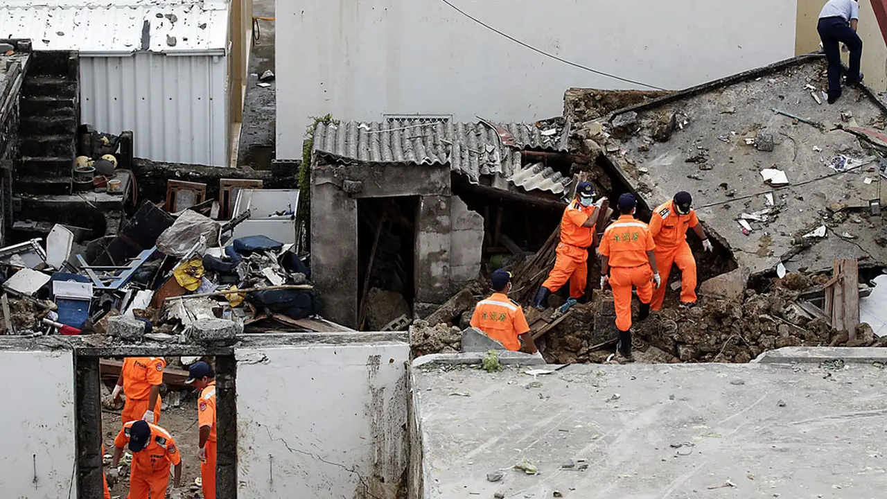 Pesawat TransAsia Airways Timpa Pemukiman Padat Penduduk
