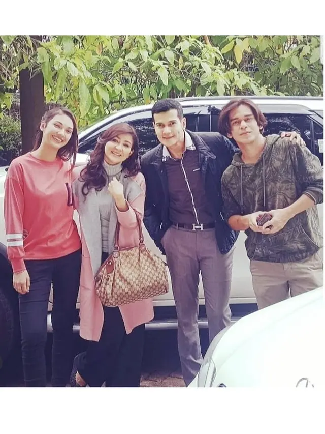 7 Potret Kedekatan Adam Jordan dengan Pemain Samudra Cinta saat di Balik Layar