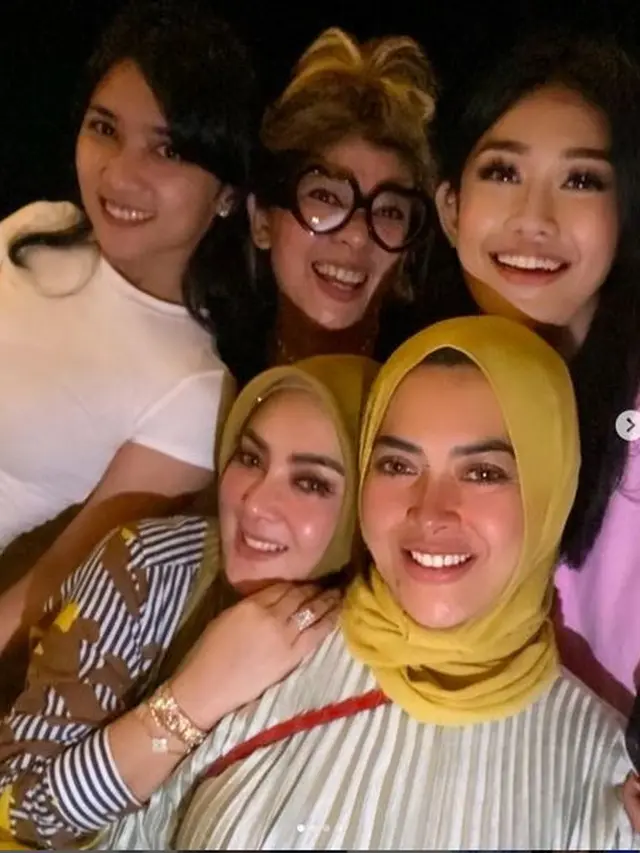 Pulang ke Indonesia, Ini 6 Potret Kemeriahan Pesta Penyambutan Syahrini