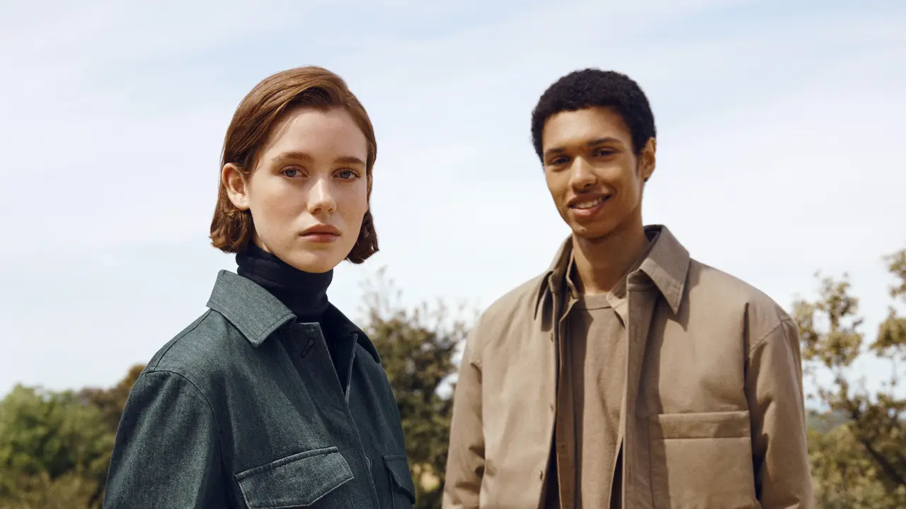Ide Styling Outfit Bernuansa Netral di Musim Penghujan dari UNIQLO