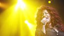 Aksi dari sang Diva, Chaka Khan membawakan lagu-lagu hitsnya di panggung Java Jazz Festival 2015 di JIExpo, Jakarta, Sabtu (7/3). Ajang musik jazz tahunan itu berlangsung tiga hari dengan tema "Exploring Indonesia".(Liputan6.com/Faizal Fanani)