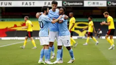 Para pemain Manchester City merayakan gol yang dicetak oleh Raheem Sterling ke gawang Watford pada laga Premier League di Stadion Vicarage Road, Selasa (22/7/2020). Manchester City menang dengan skor 4-0. (Adrian Dennis/Pool via AP)