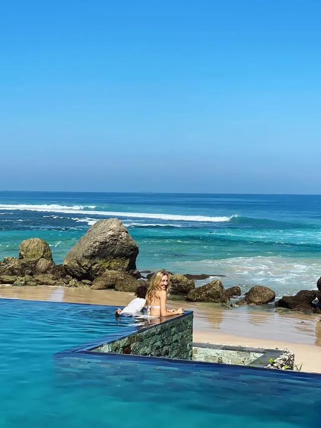 Varsha Strauss liburan di Nihi Sumba (Instagram/varshaadhikumoro)