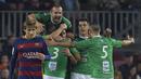 Para pemain Villanovense merayakan gol ke gawang Barcelona pada laga Copa del Rey (King's Cup) di Stadion Camp Nou, Barcelona, Kamis (3/12/2015).  (AFP Photo/Lluis Gene)