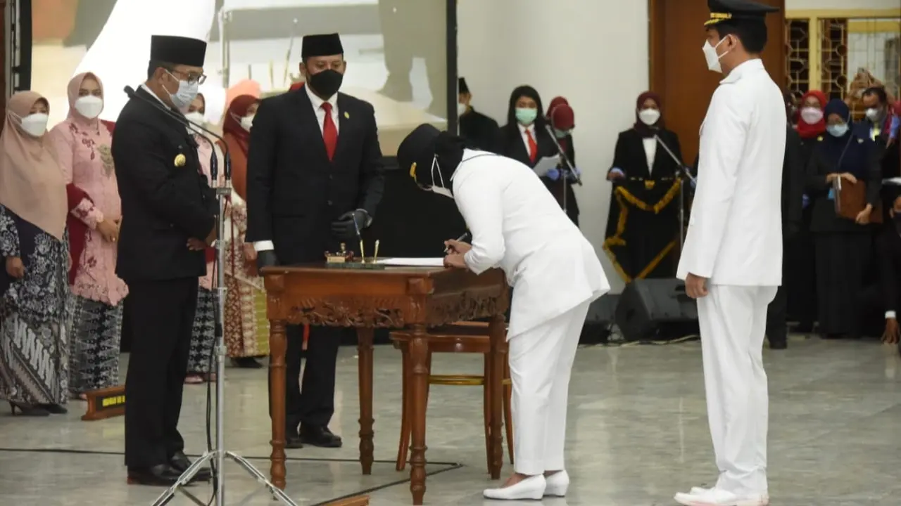 Lantik kepala daerah