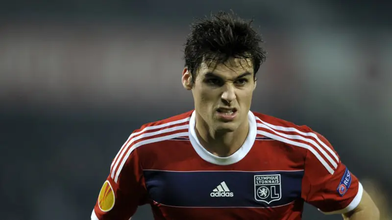 Yoann Gourcuff cedera saat jalan dengan anjingnya