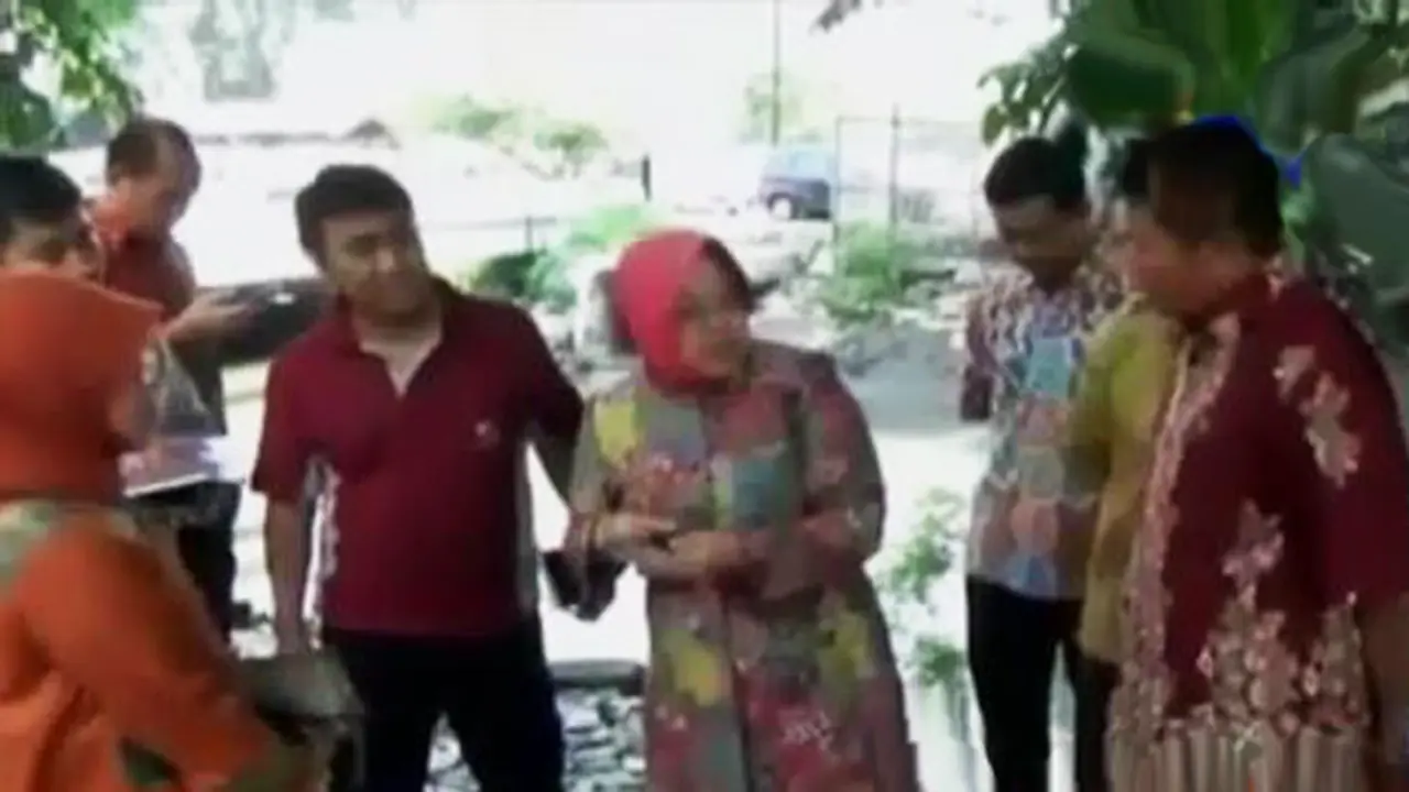 VIDEO: Hari Pertama Kerja, Tri Rismaharini Marah-marah di Sungai