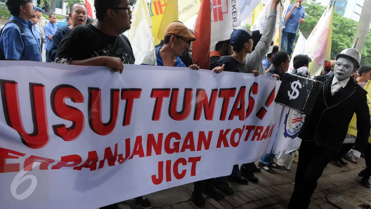 20160211-Aksi Pantomim Pekerja JICT Pertanyakan Kasus Perpanjangan Kontrak-Jakarta