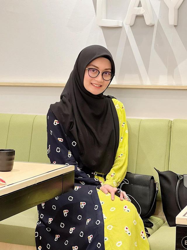 Lama Tak Muncul, Ini 6 Potret Terbaru Ayu Pratiwi yang Makin Mantap