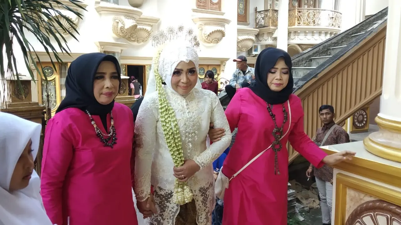 Pernikahan Muzdalifah dan Fadel Islami