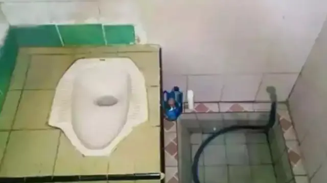 6 Potret WC Penuh Effort Ini Bikin Tepuk Jidat, Ribet ketika Buang Air