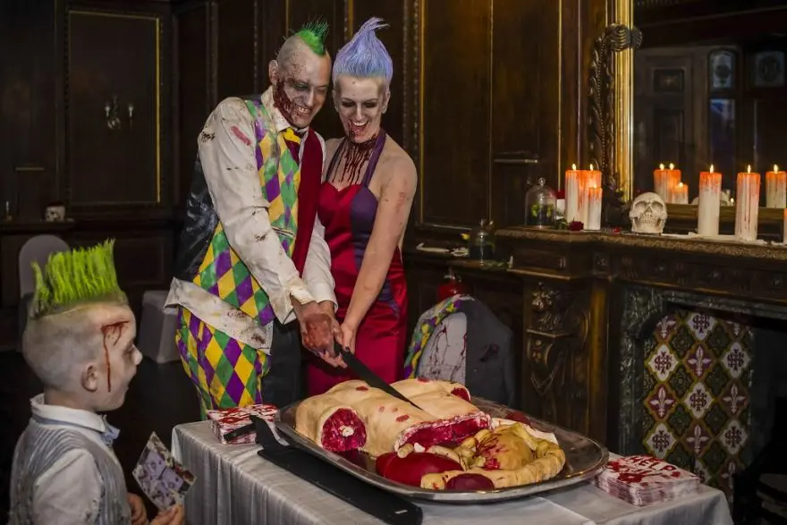 Pernikahan berteman Walking Death. Zombie, siapa takut? (Sumber foto: boredpanda.com)