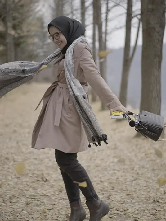 Di samping profesinya sebagai pekerja seni, Zaskia juga memiliki berprofesi sebagai fashion desainer. Untuk mengembangkan dan mendukung kariernya, tentu Zaskia terus berusaha dengan caranya. (Instagram/zaskiasungkar15)