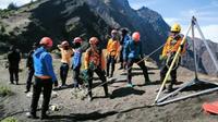 Posisi Pendaki Brasil yang Jatuh di Gunung Rinjani Terpantau Melalui Drone. foto: WAG Rescue Team. (dok.Instagram @btn_gn_rinjani/https://www.instagram.com/p/DLPavwzz7Xd/)
&nbsp;