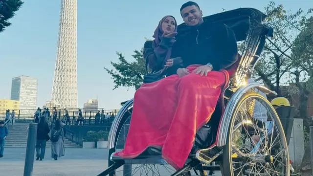 Momen Yislam Jaidi dapat kejutan. (credit:instagram.com/yislamaljaidi)