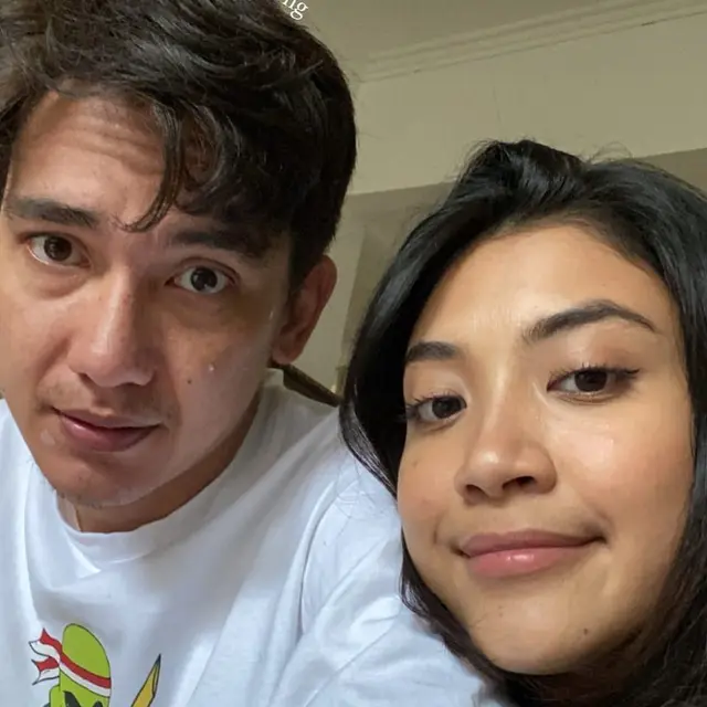 Dikabarkan Segera Menikah, Ini 7 Momen Manis Adipati Dolken dan Canti Tachril