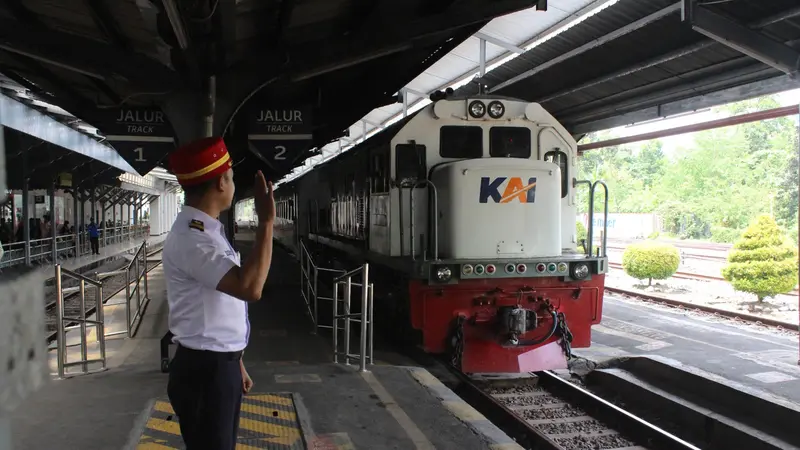 Ilustrasi Kerta Api Mutiara Timur berhenti di Stasiun Jember (Istimewa)