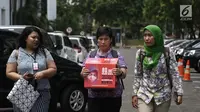 Koalisi Save Ibu Nuril mendatangi Kantor Staf Presiden (KSP) di Jakarta, Senin (19/11). Mereka meminta Presiden Joko Widodo memberi amnesti kepada Baiq Nuril pascaputusan Mahkamah Agung (MA). (Liputan6.com/Herman Zakharia)