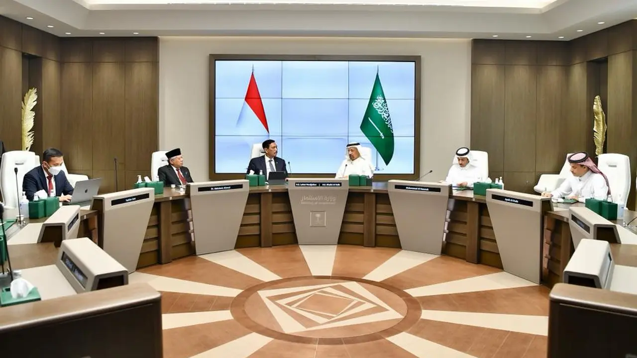 Menteri Koordinator Bidang Kemaritiman dan Investasi (Menko Marves) Luhut Binsar Pandjaitan saat kunjungan kerjanya ke Riyadh, Arab Saudi