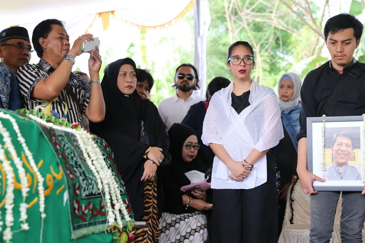 [Bintang] Sebelum Meninggal Dunia, Ini Tingkah Lucu Ayah Novita Angie